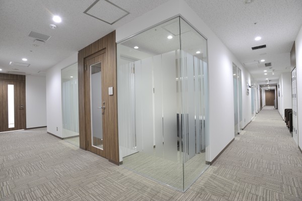 オープンオフィス仙台駅前　個室レンタルオフィスの廊下